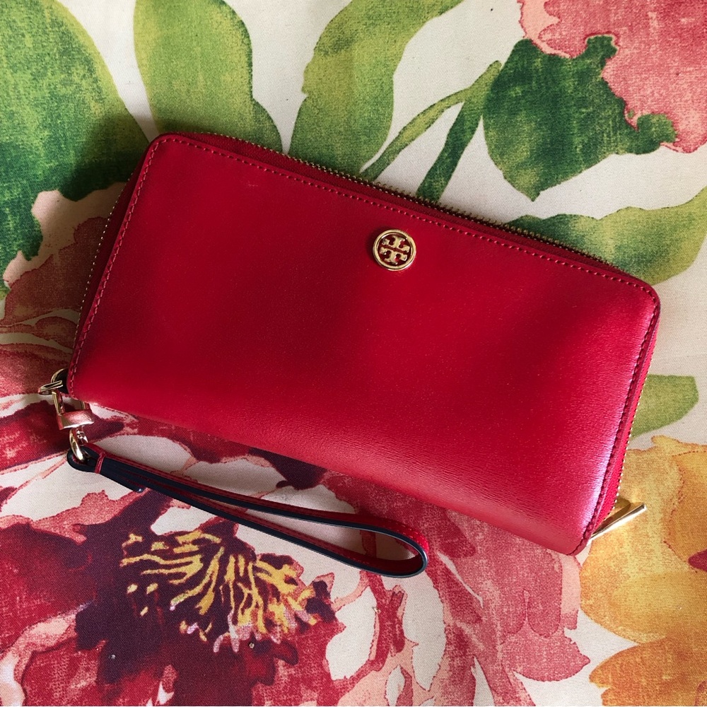 • TORY BURCH •